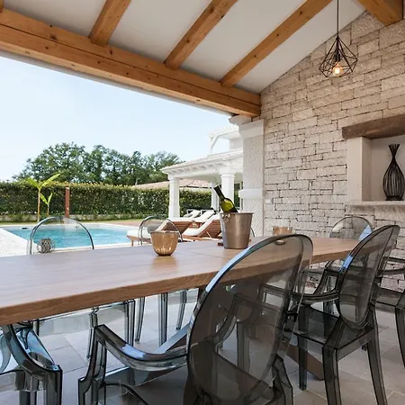 Gregi Villa *