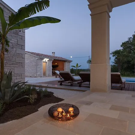 Gregi Villa Tinjan